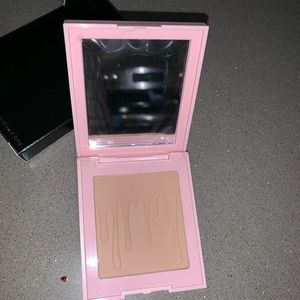 Kylie Cosmetics Kahki bronzer